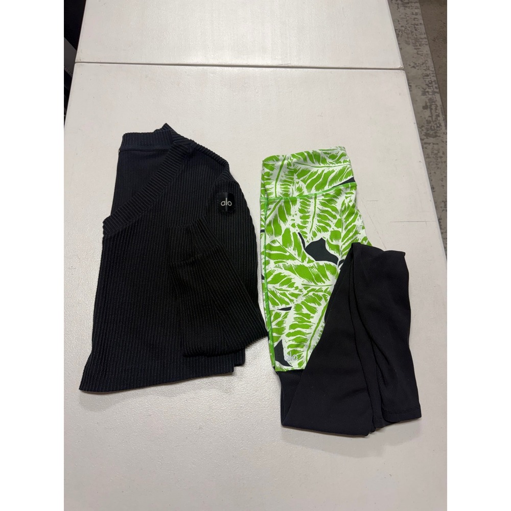 ALO WOMENS BUNDLE TOP AND LEGGINGS